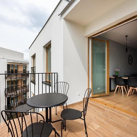 Wola Skwer Sunny Apartment Warsawa Bagian luar foto