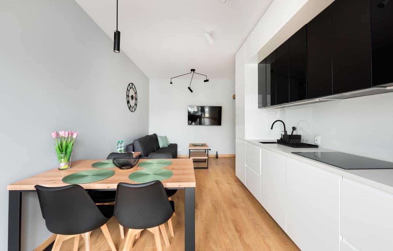 Wola Skwer Sunny Apartment Warsawa Bagian luar foto