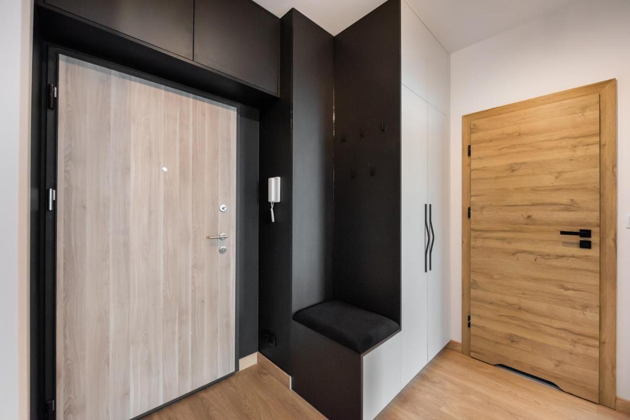 Wola Skwer Sunny Apartment Warsawa Bagian luar foto
