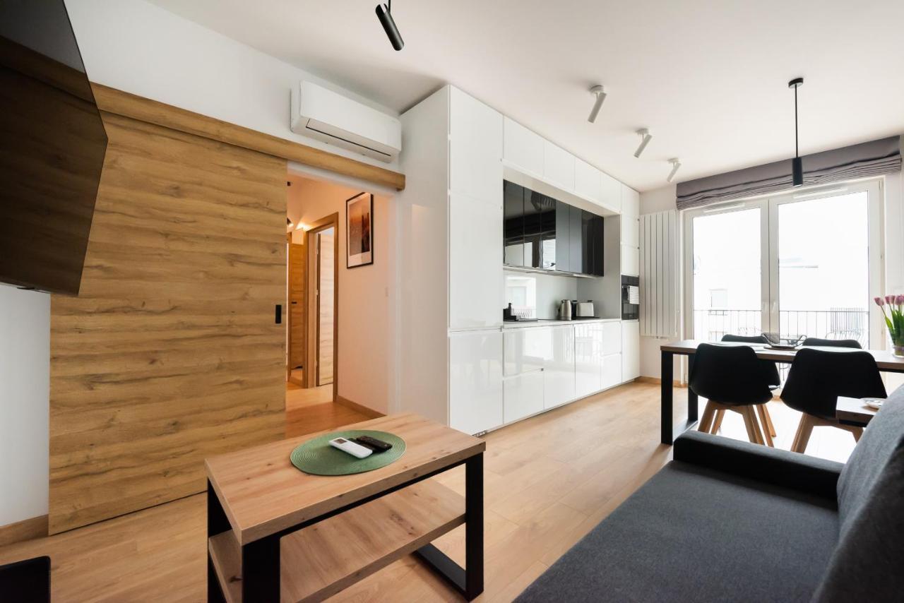 Wola Skwer Sunny Apartment Warsawa Bagian luar foto