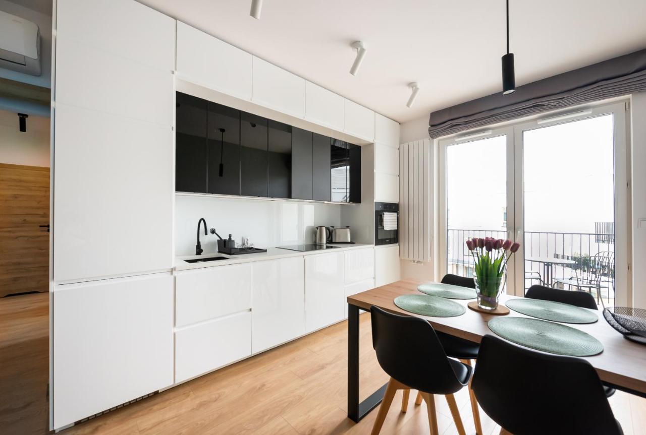 Wola Skwer Sunny Apartment Warsawa Bagian luar foto
