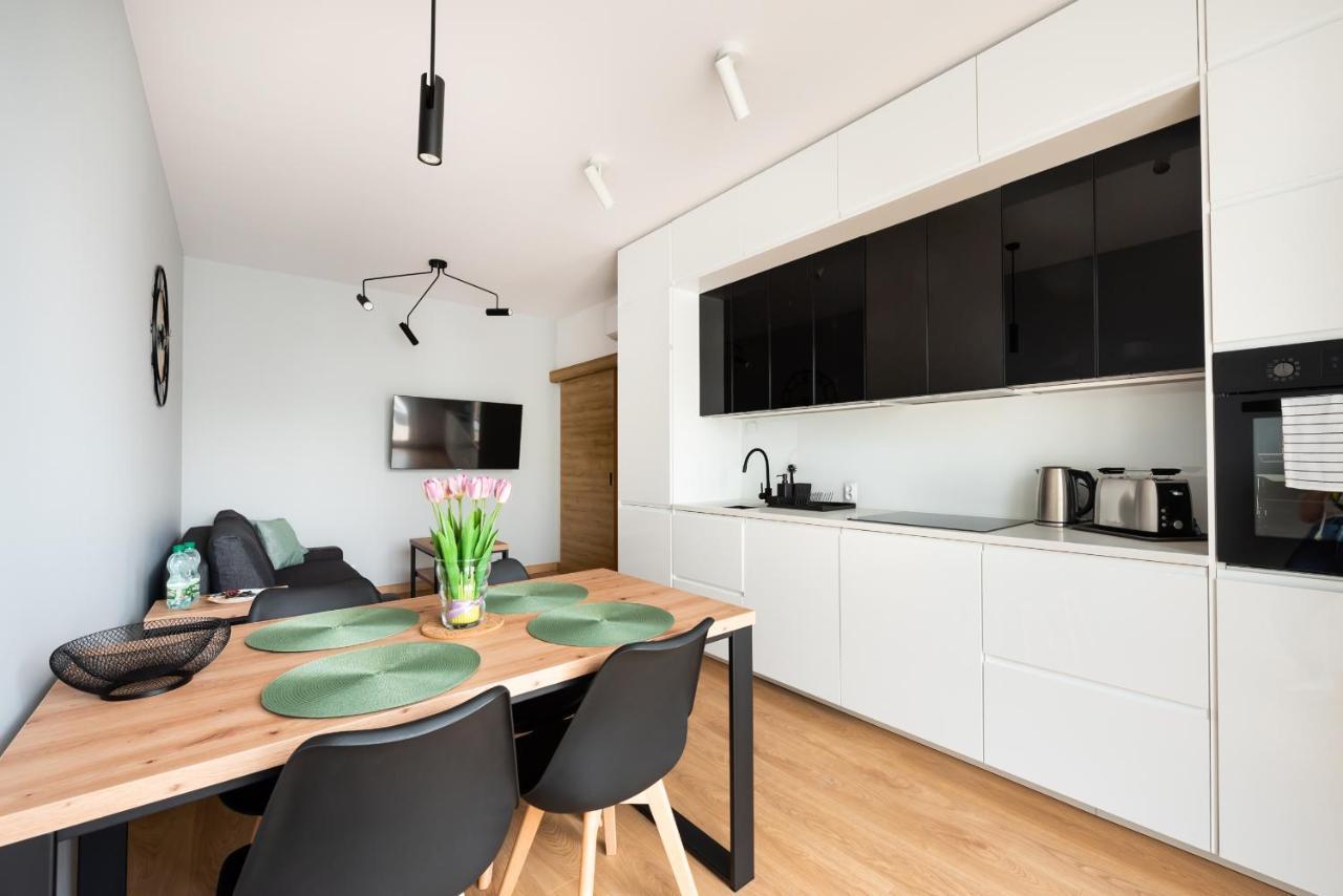Wola Skwer Sunny Apartment Warsawa Bagian luar foto