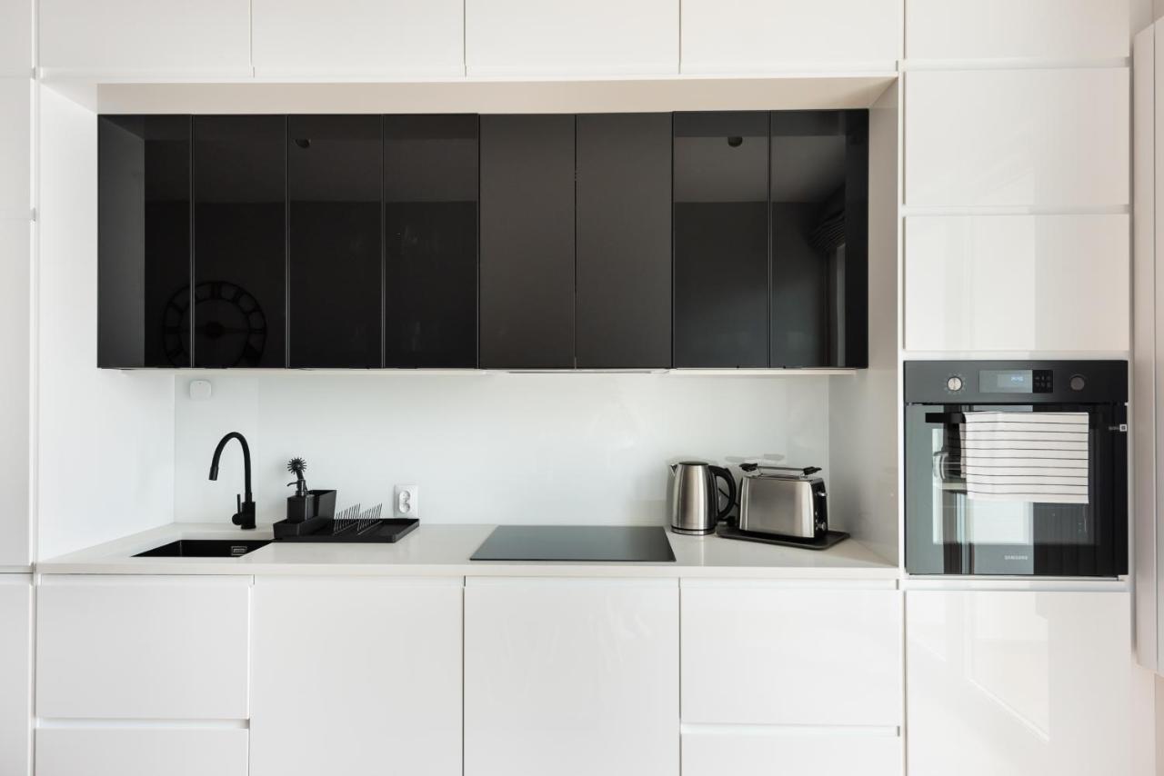 Wola Skwer Sunny Apartment Warsawa Bagian luar foto