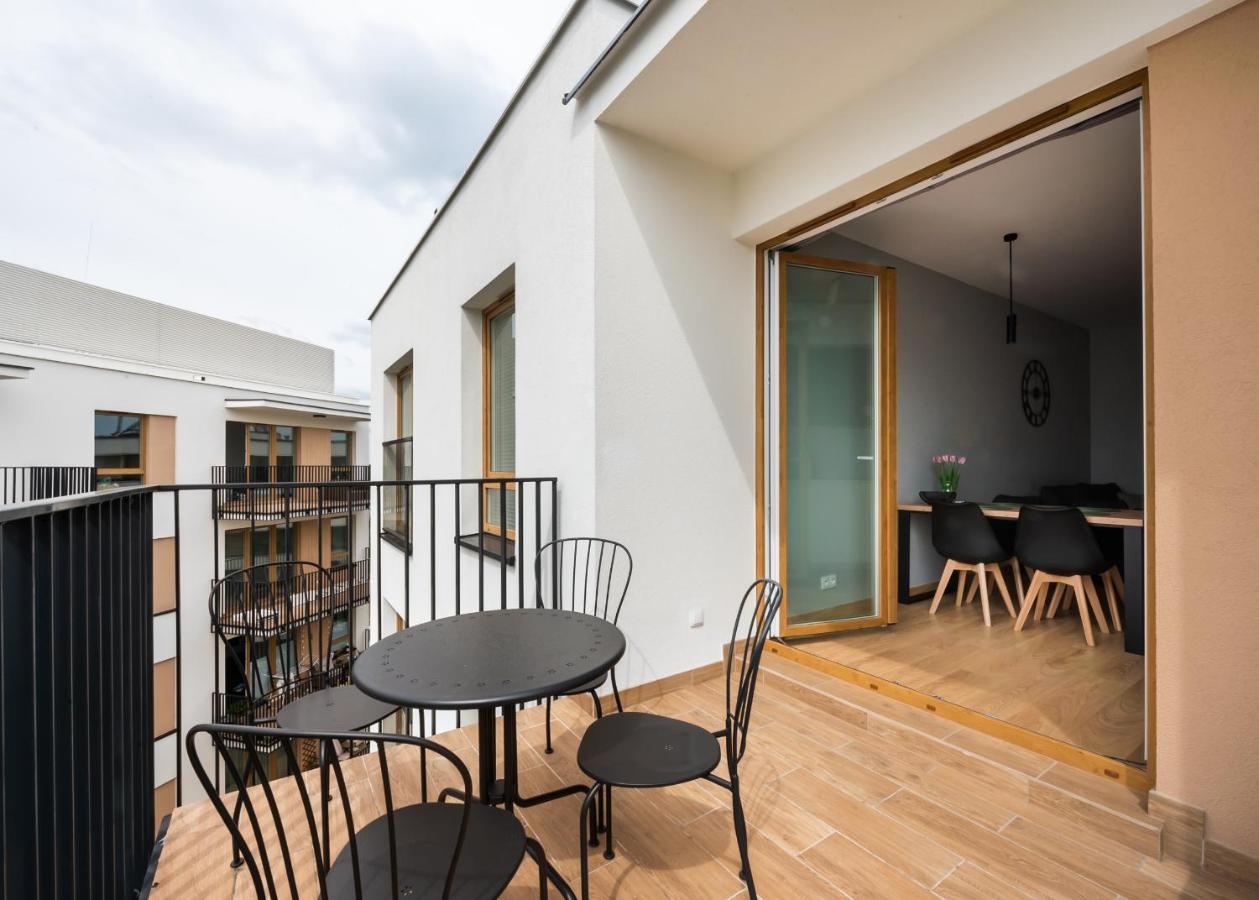 Wola Skwer Sunny Apartment Warsawa Bagian luar foto